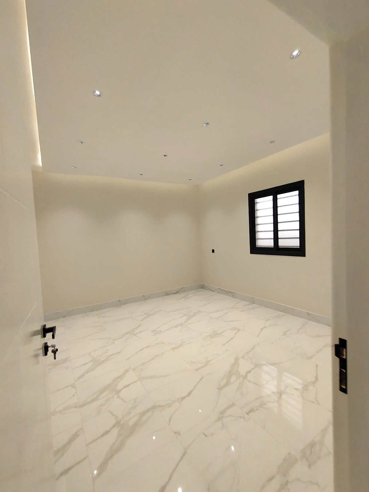 ارواف للبيع خميس مشيط شارع الثمانين