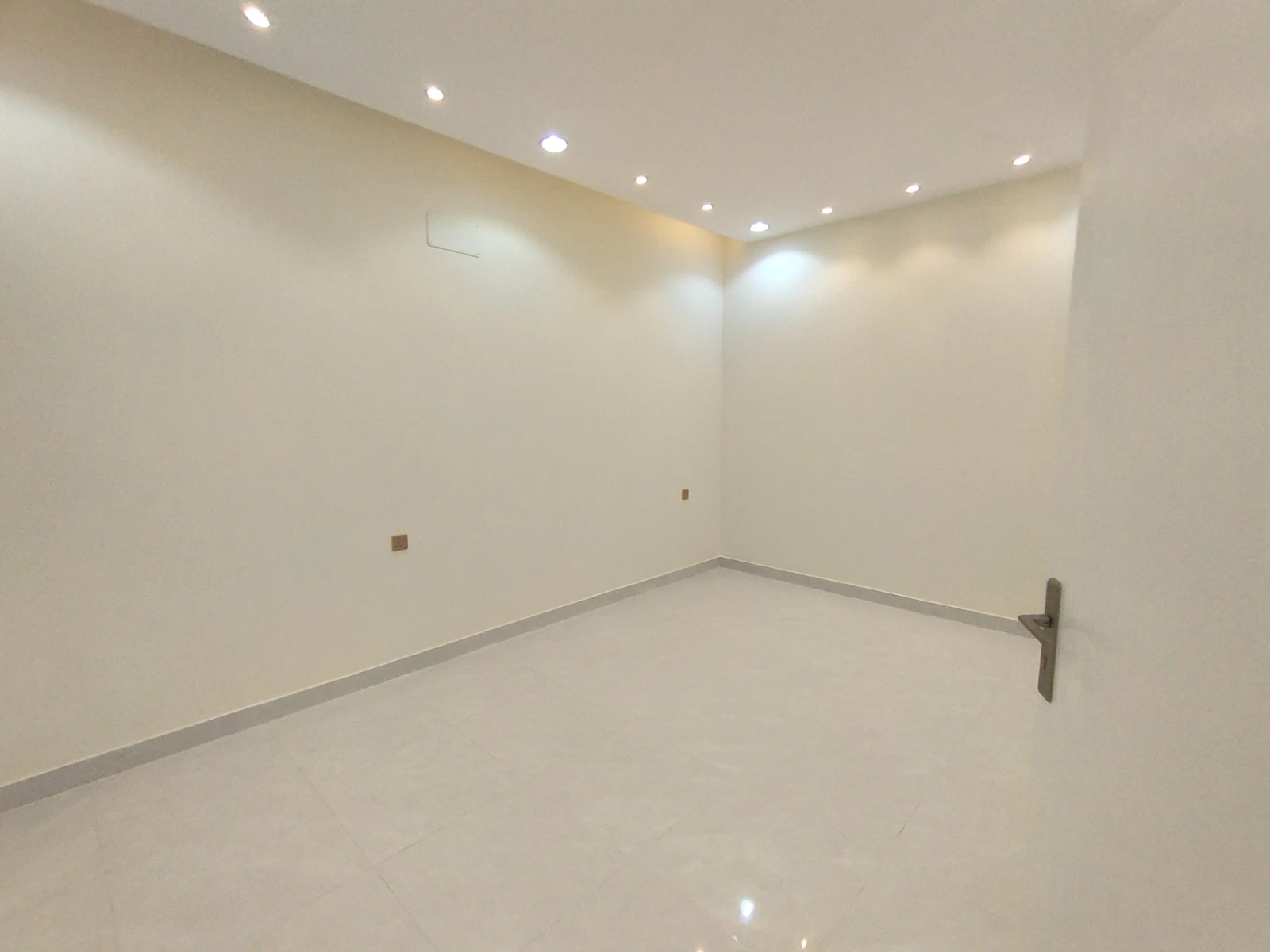 شقة خلف المستشفي الالماني خميس مشيط